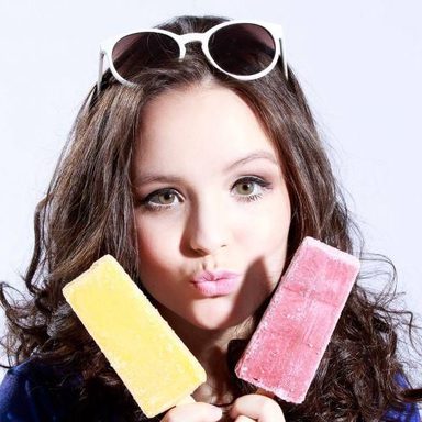 Larissa Manoela photo 97