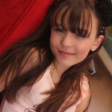 Larissa Manoela photo 240