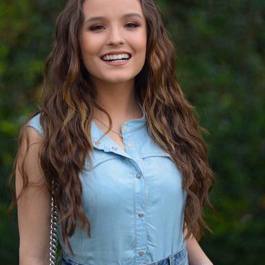 Larissa Manoela photo 36