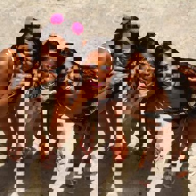 MC Loma e As Gêmeas Lacração