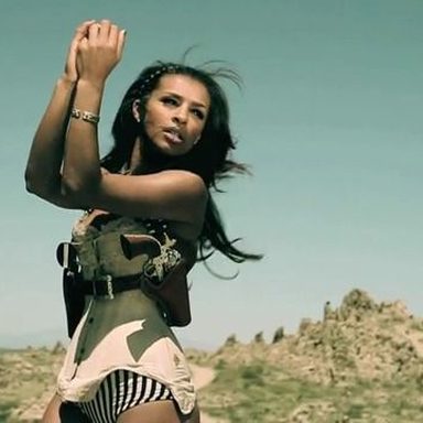 Melody Thornton photo 9