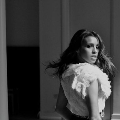 Melody Thornton photo 19