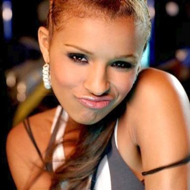 Melody Thornton photo 21