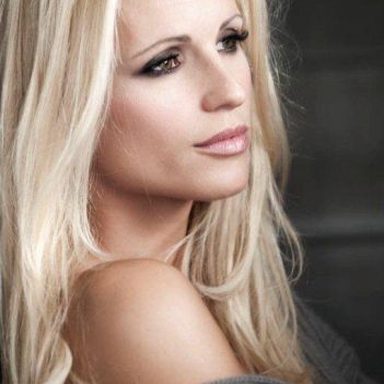 Michelle Hunziker photo 10