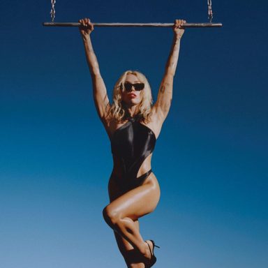 Miley Cyrus photo 23