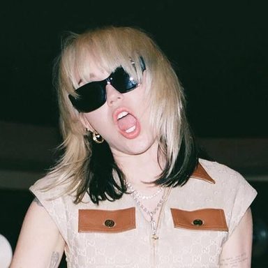 Miley Cyrus photo 24