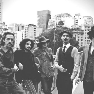 Mustache & Os Apaches