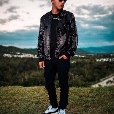 Myke Towers photo 27