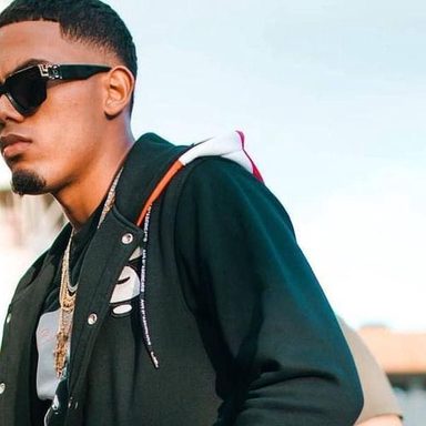 Myke Towers photo 32