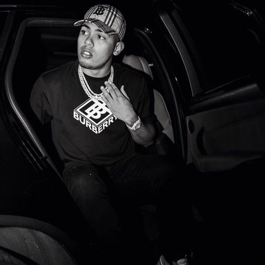 Myke Towers photo 31