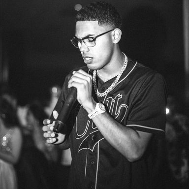 Myke Towers photo 58