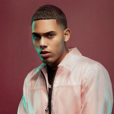 Myke Towers photo 14