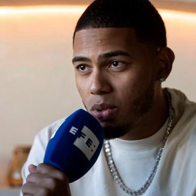 Myke Towers photo 26