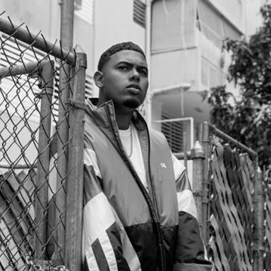 Myke Towers photo 17