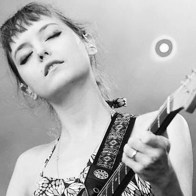 Mallu Magalhães photo 35