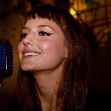 Mallu Magalhães photo 38