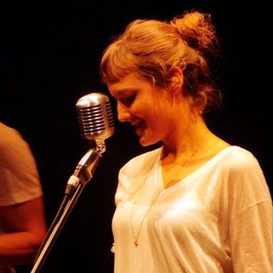 Mallu Magalhães photo 25