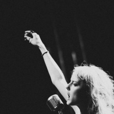 Mallu Magalhães photo 27