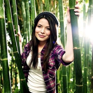 Miranda Cosgrove photo 23