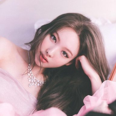 NAYEON photo 25