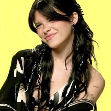 Nessa Barrett photo 20