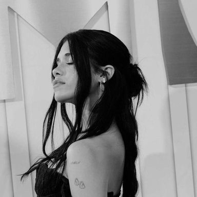 Nessa Barrett photo 23