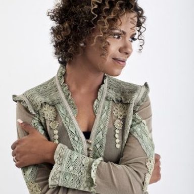 Nívea Soares photo 10