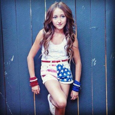Noah Cyrus photo 29