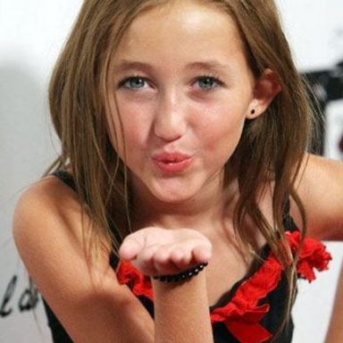 Noah Cyrus photo 37