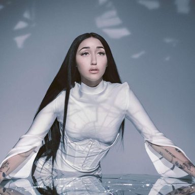 Noah Cyrus photo 9