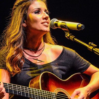 Paula Fernandes photo 33