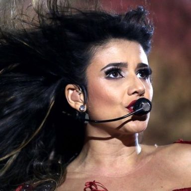 Paula Fernandes photo 44