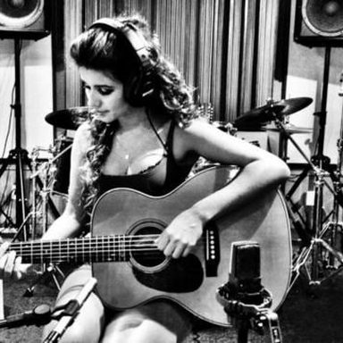 Paula Fernandes photo 39