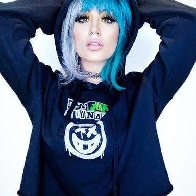 Roxanne Emery