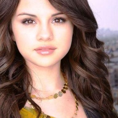Selena Gomez photo 323