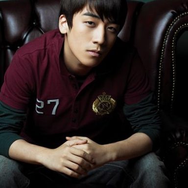 SeungRi photo 32