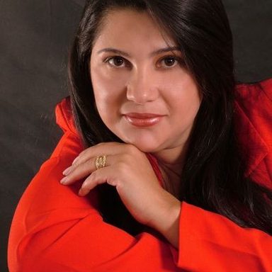 Simone De Castro