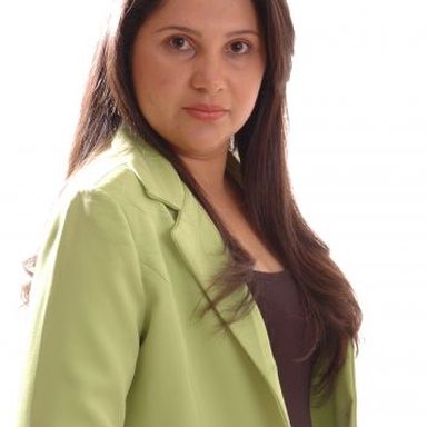 Simone De Castro