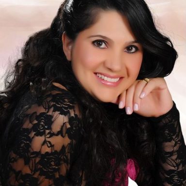 Simone De Castro