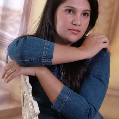 Simone De Castro