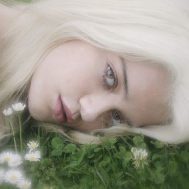 Sky Ferreira photo 39