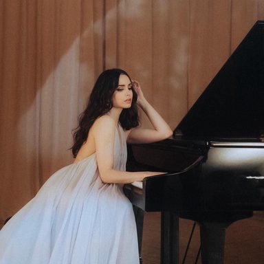 Sofia Carson