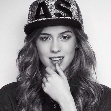 Sophia Abrahão photo 16