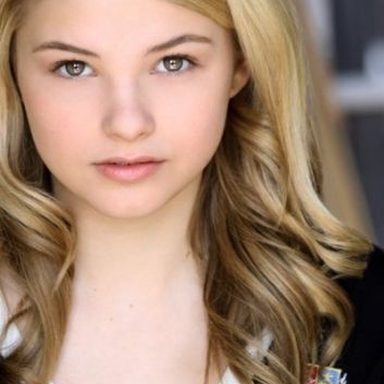 Stefanie Scott