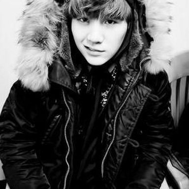 SUGA (BTS) photo 46