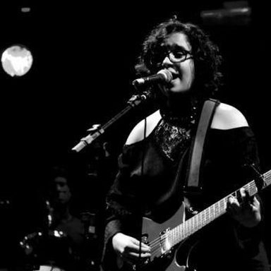 Suzi Mariana photo 10