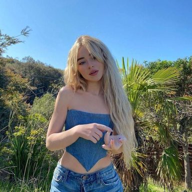 Sabrina Carpenter photo 932