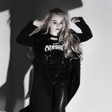 Sabrina Carpenter photo 1049