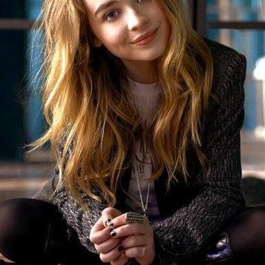 Sabrina Carpenter photo 1044