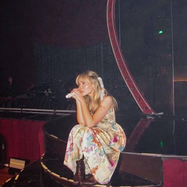 Sabrina Carpenter photo 916